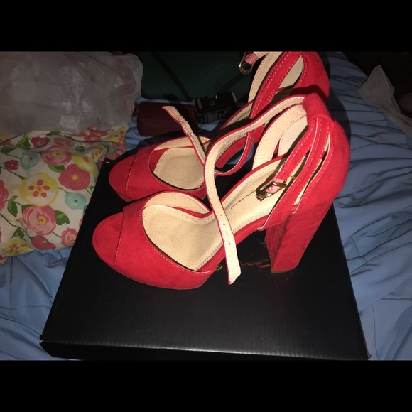 I’m selling these, gorgeous, red block high heels - Picture 3 of 4
